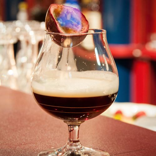 Getränkekarte Bar Hotel Hohe Wacht, Nahaufnahme Glas mit Getränk